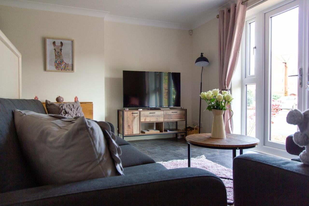 Waters Edge Apartment Честър Екстериор снимка