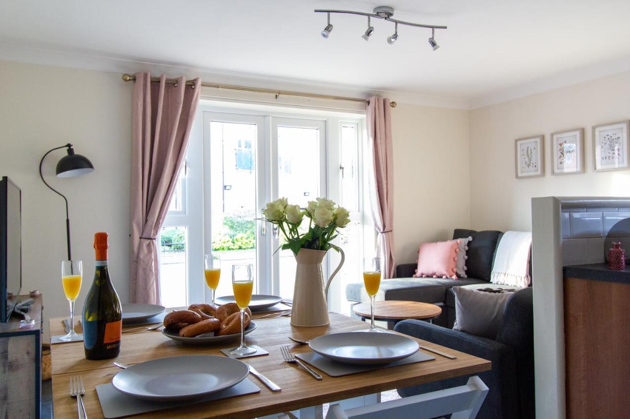Waters Edge Apartment Честър Екстериор снимка