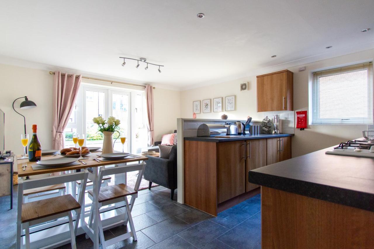 Waters Edge Apartment Честър Екстериор снимка
