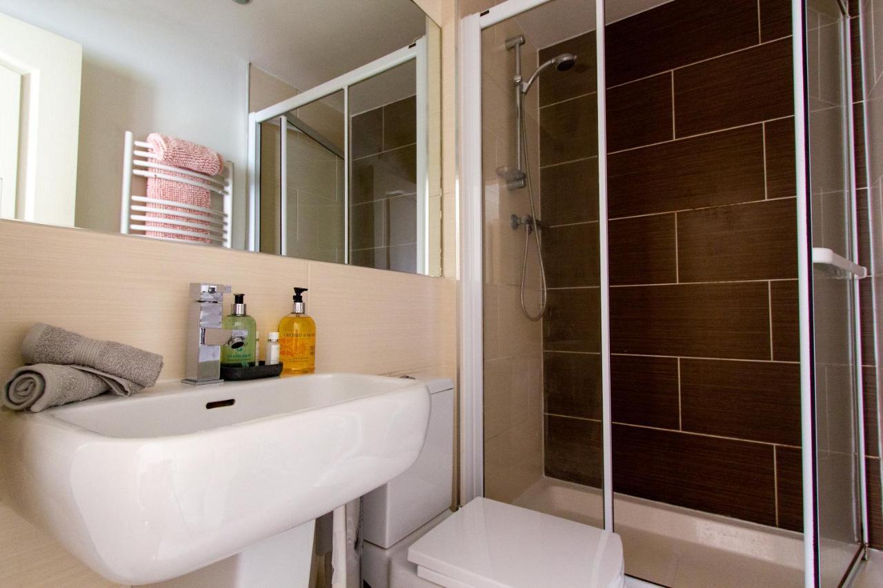 Waters Edge Apartment Честър Екстериор снимка