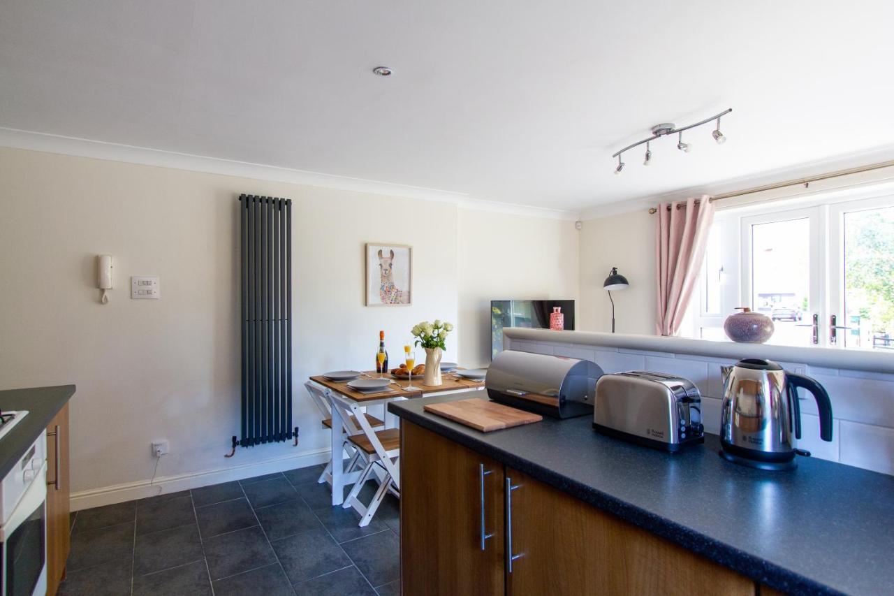 Waters Edge Apartment Честър Екстериор снимка