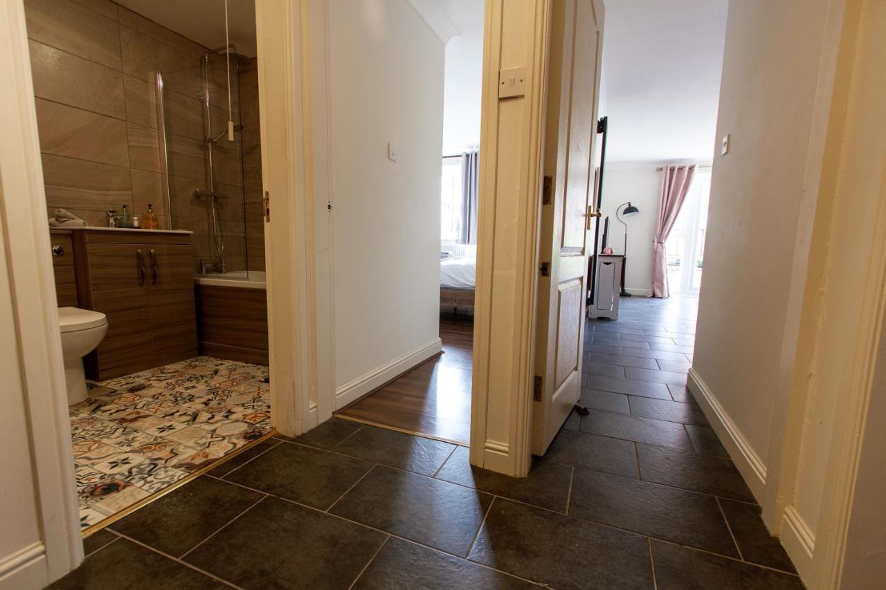 Waters Edge Apartment Честър Екстериор снимка