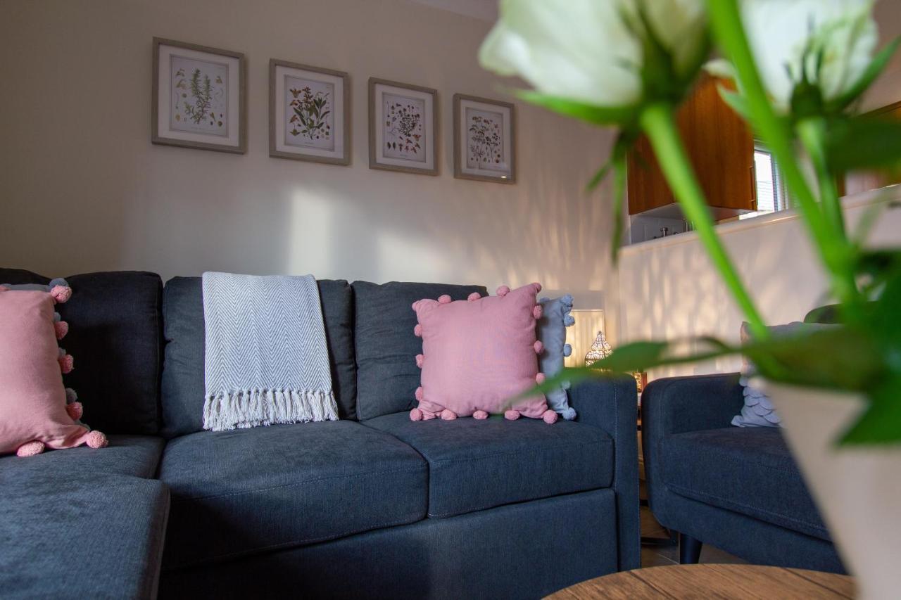 Waters Edge Apartment Честър Екстериор снимка